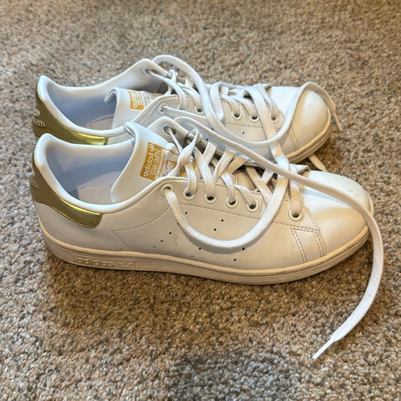Adidas Stan Smith white/gold tennis shoes - Picture 1 of 5